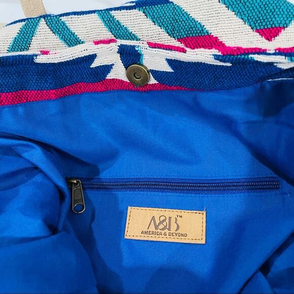 America & Beyond Tribal Everyday Tote NWOT - Picture 3 of 4